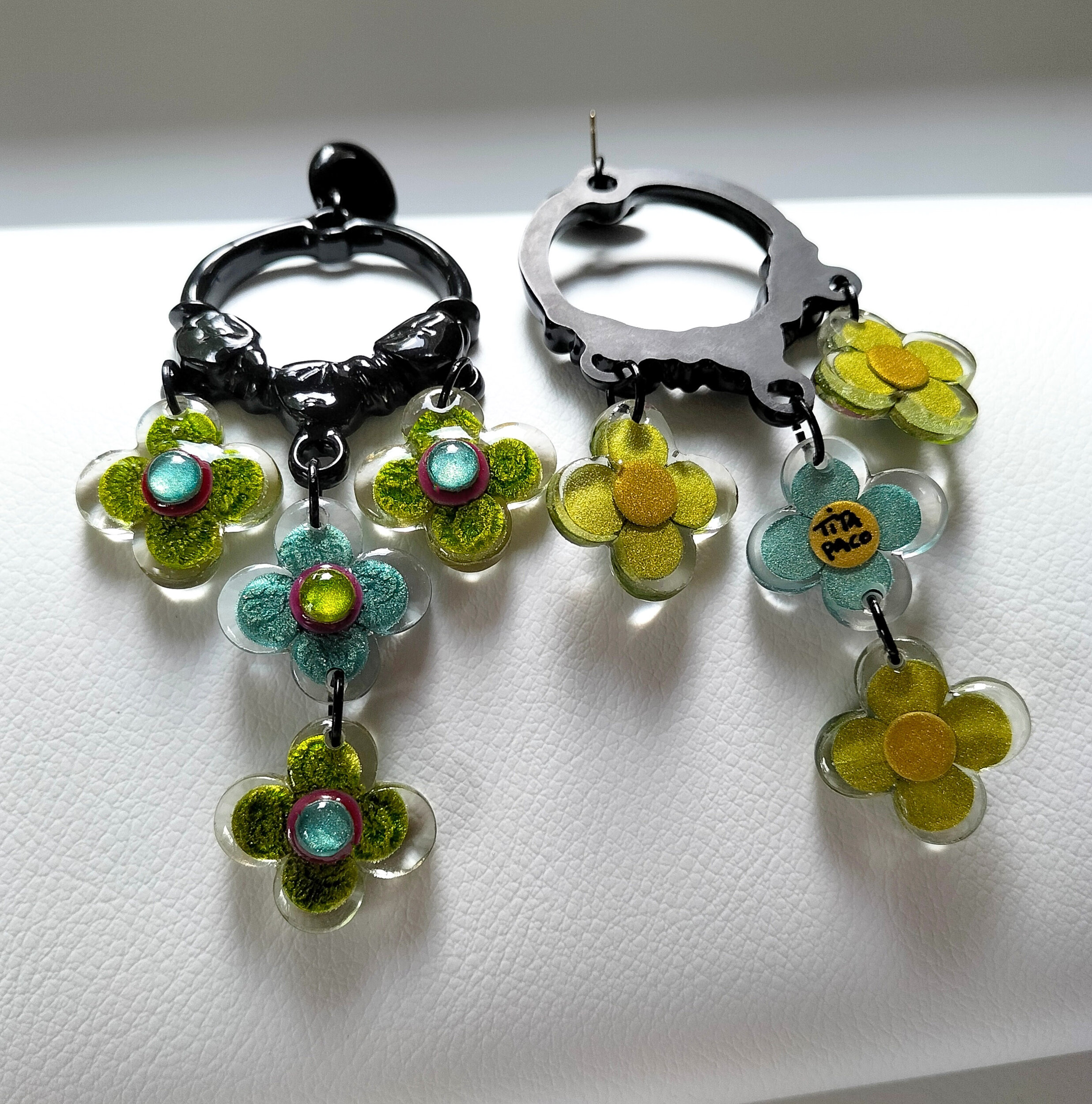 Boucles-oreilles-xxl-fleurs-vertes-bleues-5