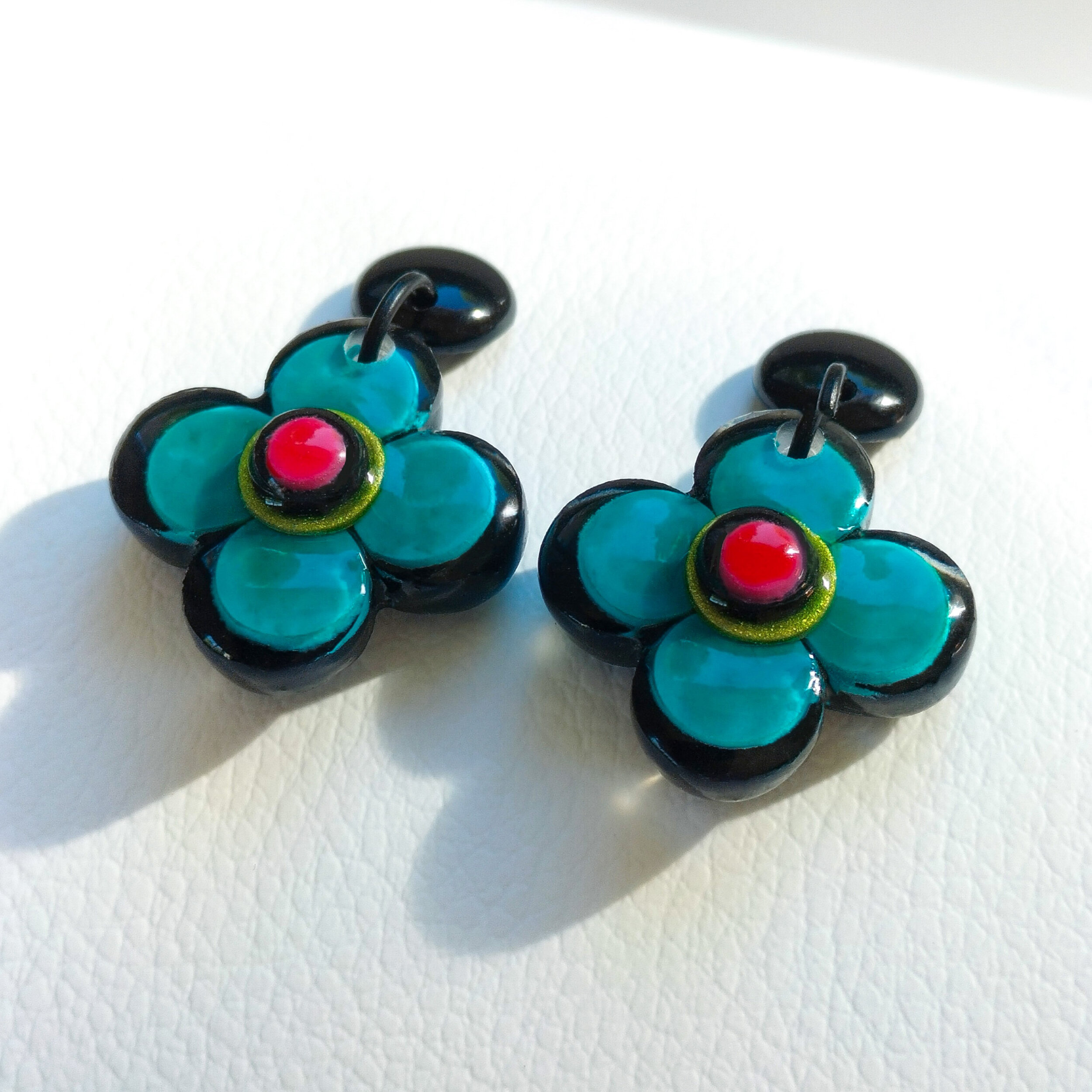 Boucles-oreilles-petites-fleurs-turquoise