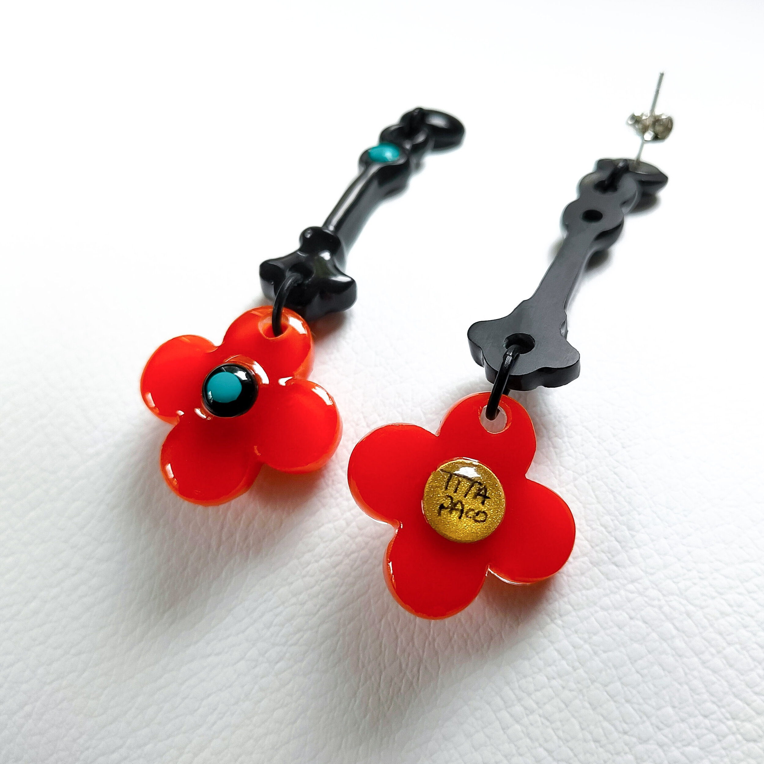 Boucles-d-oreilles-fleurs-oranges-tiges-noires-L-3