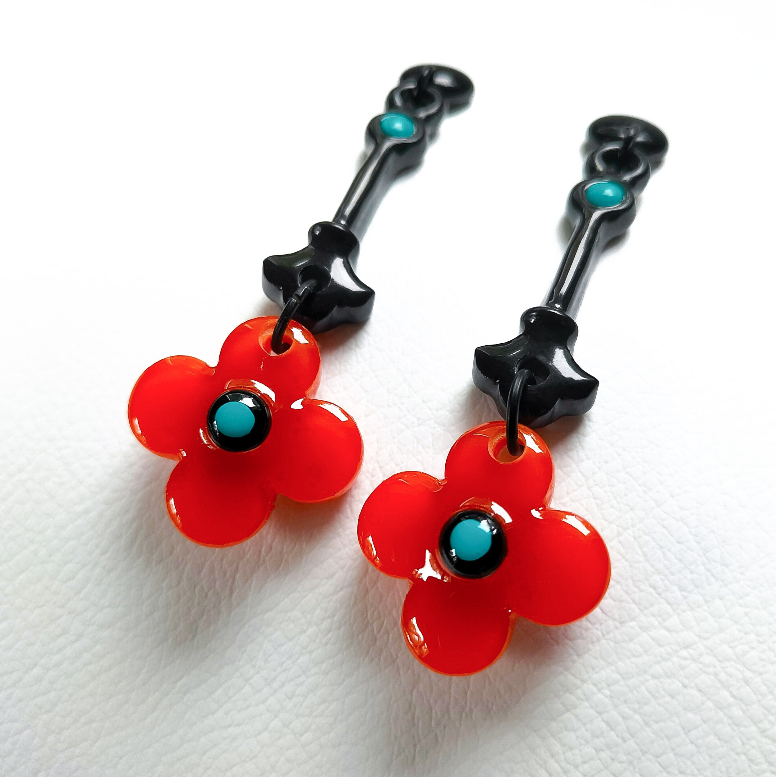 Boucles-d-oreilles-fleurs-oranges-tiges-noires-L-4