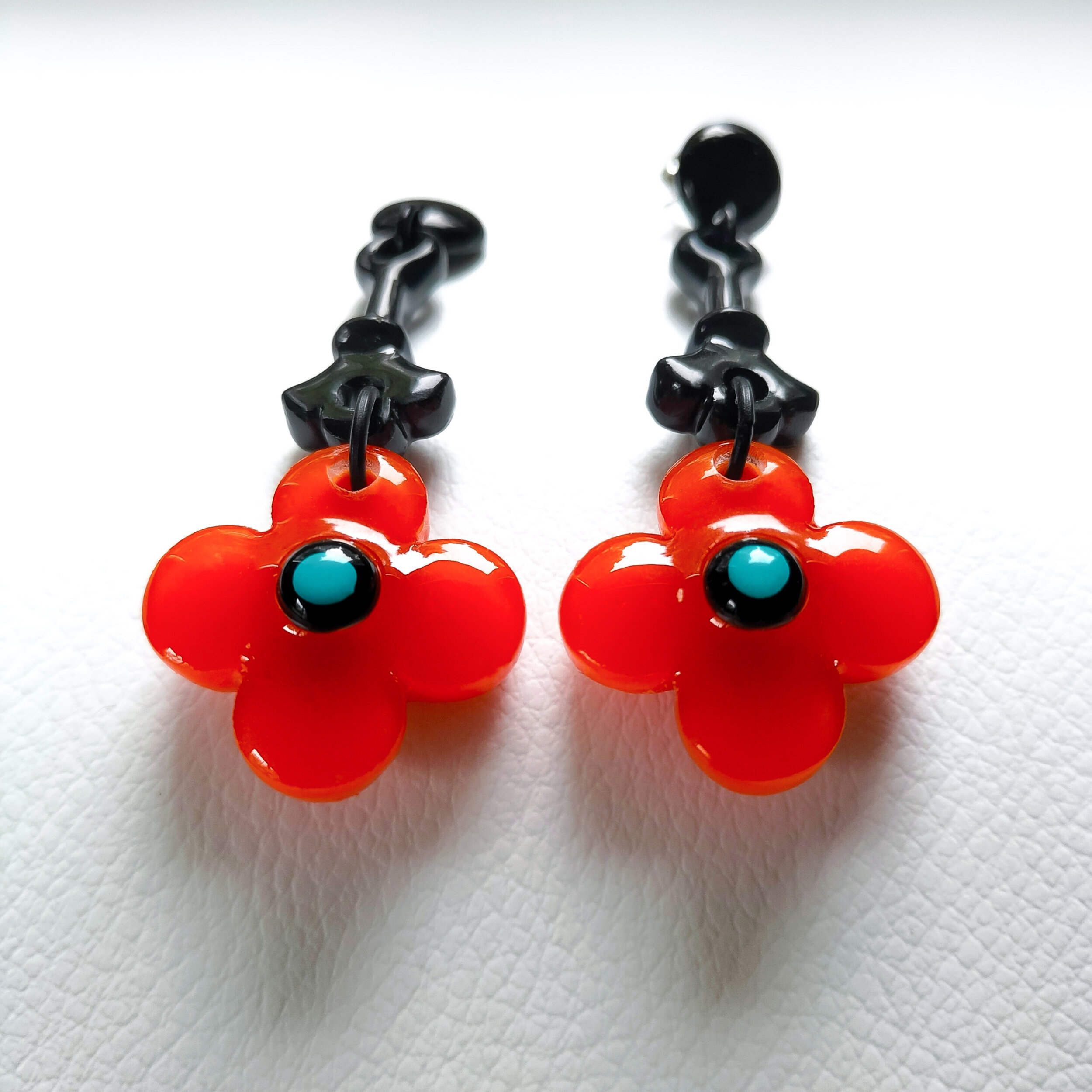 Boucles-oreilles-orange-turquoises-moyennes-2