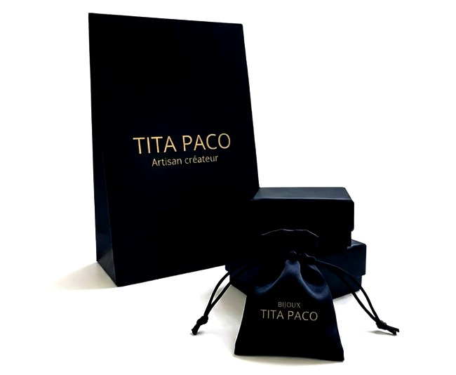 Emballages dont sachet, boites et pochons noirs siglés bijoux tita paco