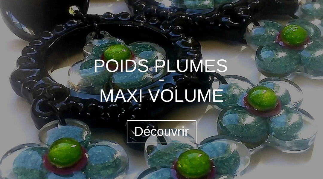 Boucles d'oreilles et bouton d'appel pour découvrir les boucles poids plumes et maxi volume 