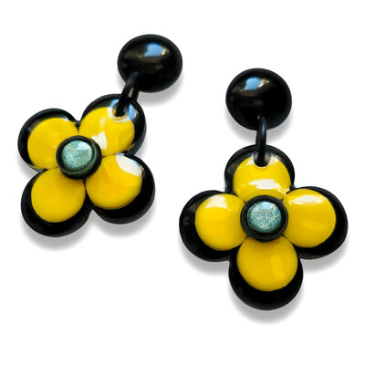 Petites-boucles-oreilles-fleurs-jaunes-noires-1