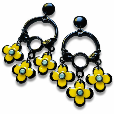 Boucles-oreilles-grandes-fleurs-jaunes-noires