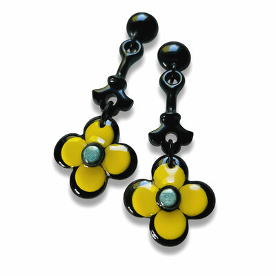Boucles-oreilles-moyennes-fleur-jaune-noire-2