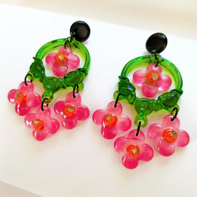 boucles-d-oreilles-xl-creole-verte-fleurs-roses-2