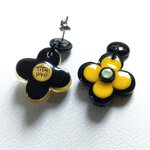 Boucle-oreilles-petite-fleur-jaune-noire-9