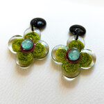 Boucles-oreilles-petites-fleur-verte-11