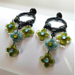 Boucles-oreilles-xxl-fleurs-vertes-bleues-4