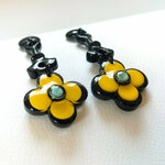 Boucles-oreilles-moyennes-fleur-jaune-noire-6