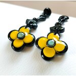 Boucles-oreilles-moyennes-fleur-jaune-noire-5
