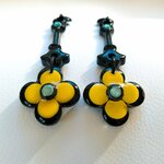 Boucles-oreilles-longues-fleurs-jaunes-noires-7 (1)
