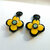 Boucle-oreilles-petite-fleur-jaune-noire-7