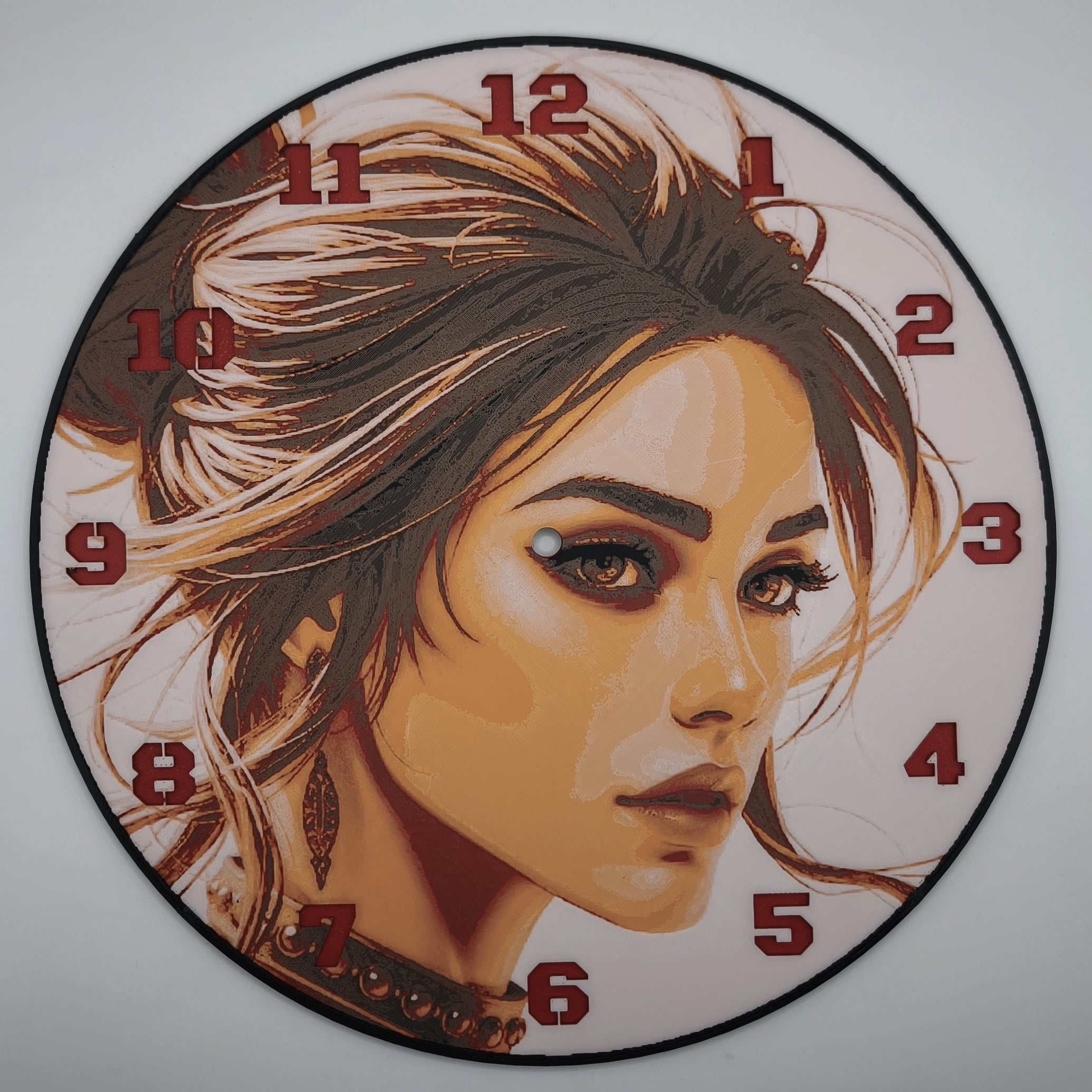 horloge_complete_La_femme_en_safran_impression_3D_nombres_couleur_rouge