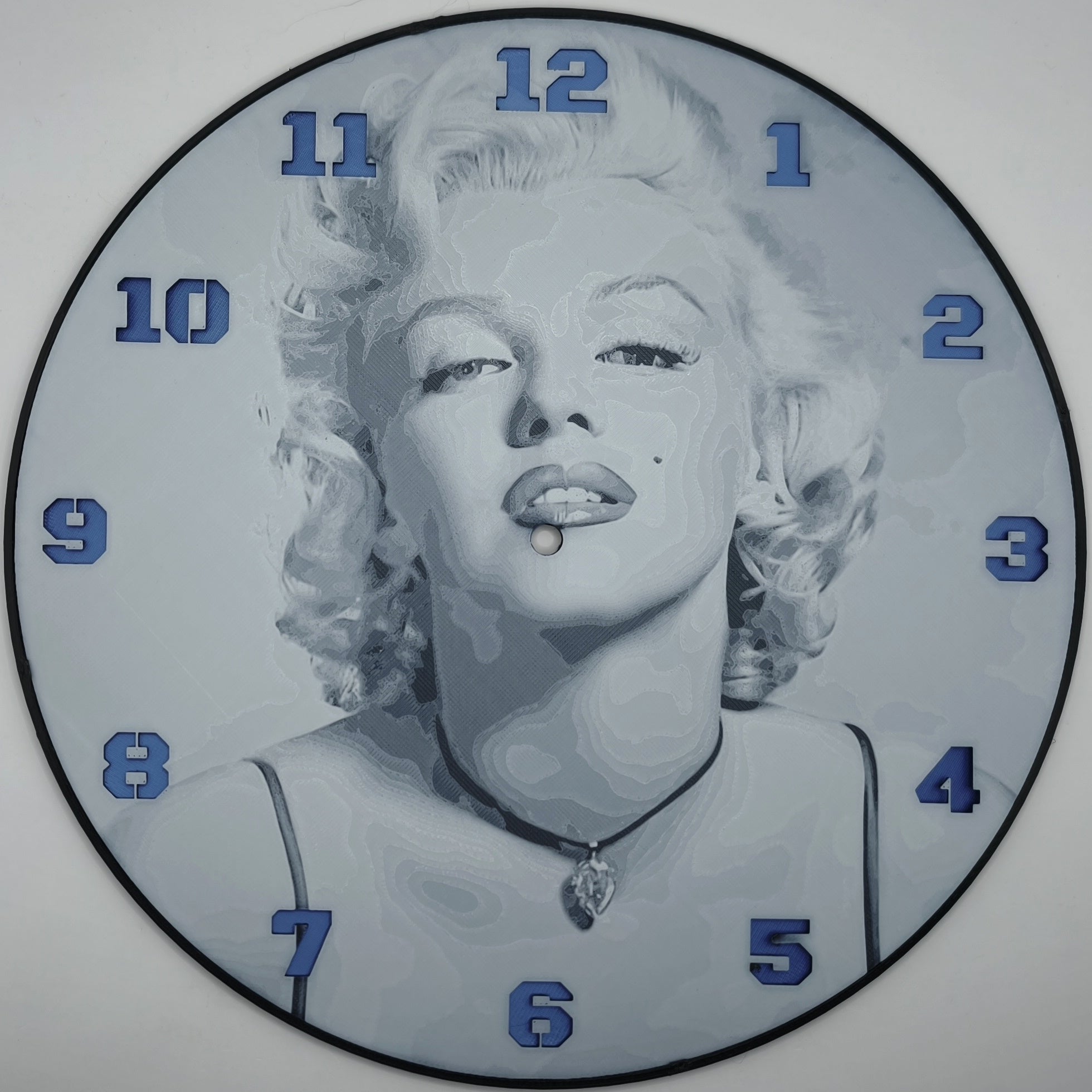 horloge_complete_Marilyn_Monroe_impression_3D_nombres_couleur_bleu