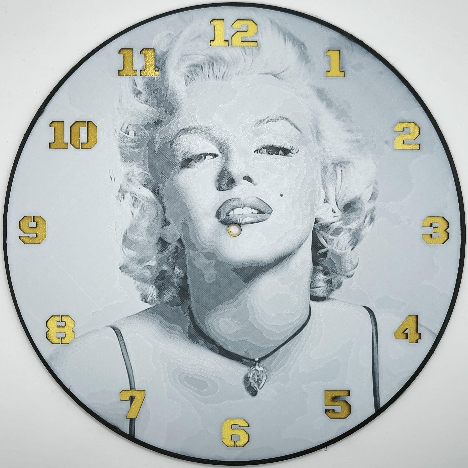 horloge_complete_Marilyn_Monroe_impression_3D_nombres_couleur_or
