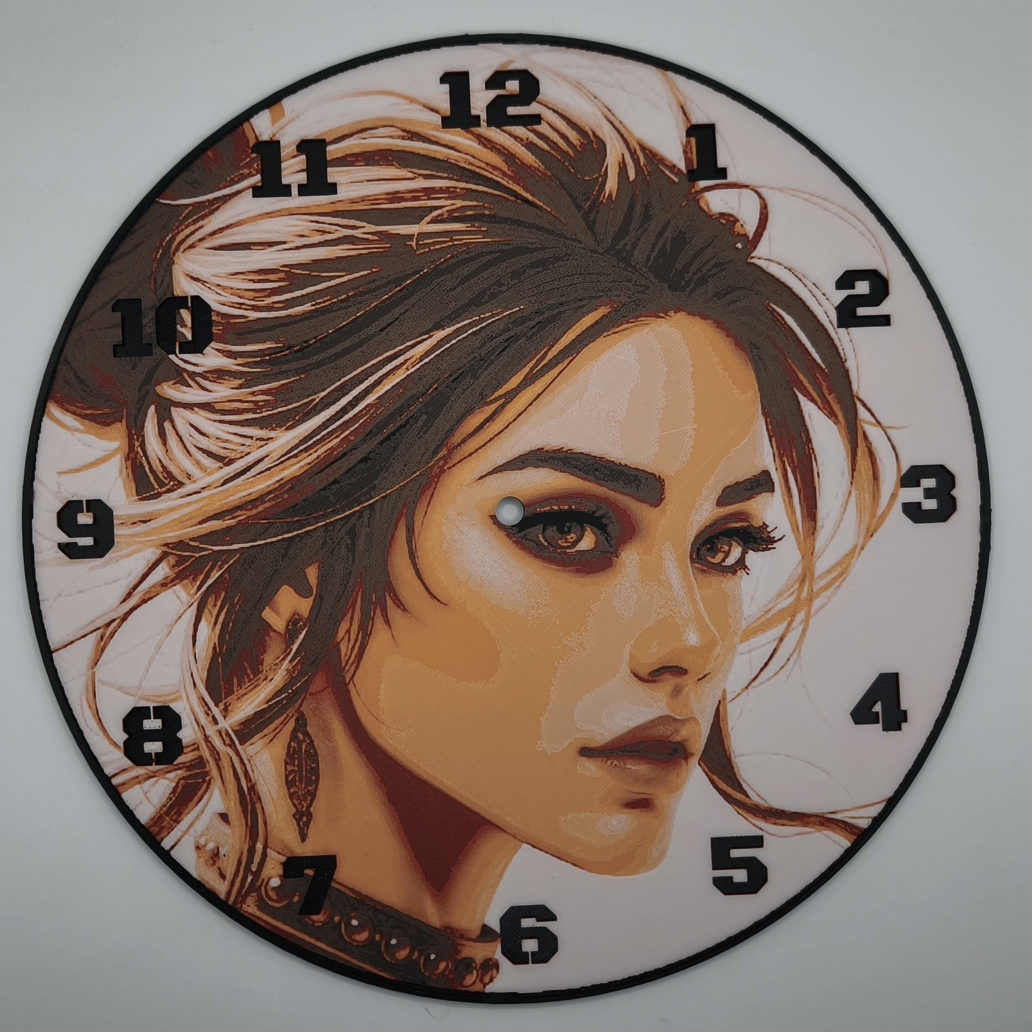 horloge_complete_La_femme_en_safran_impression_3D_nombres_couleur_noir