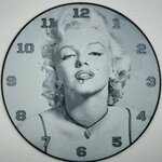 horloge_complete_Marilyn_Monroe_impression_3D_nombres_couleur_argent