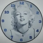 horloge_complete_Marilyn_Monroe_impression_3D_nombres_couleur_bleu