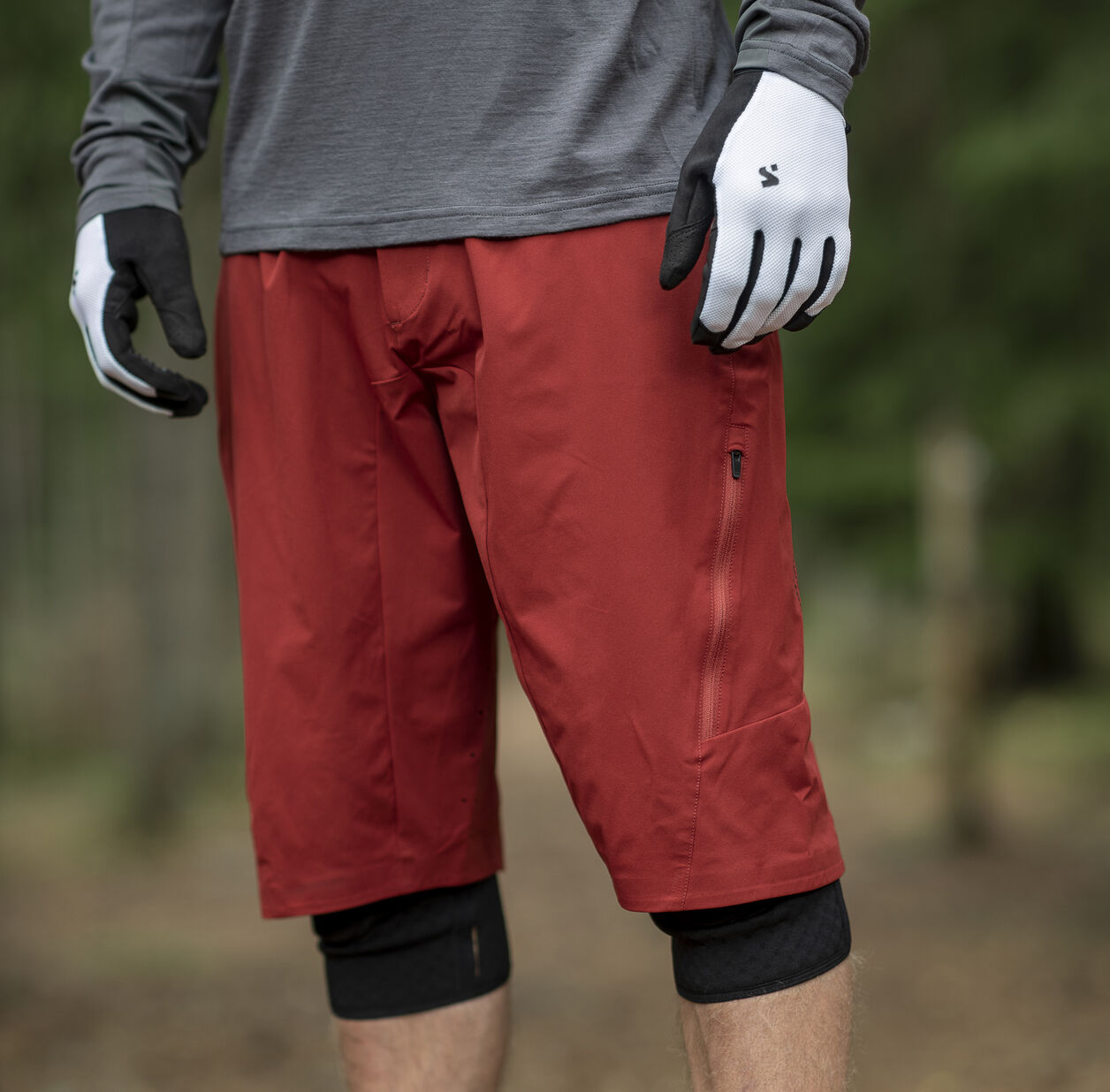 820175_828093_hunter-light-gloves_hunter-light-shorts_1