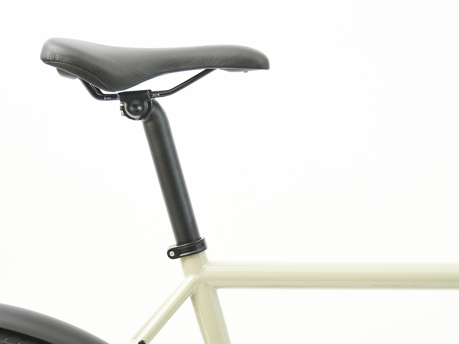 Omnium-mini_max-glorious_grey-saddle-web