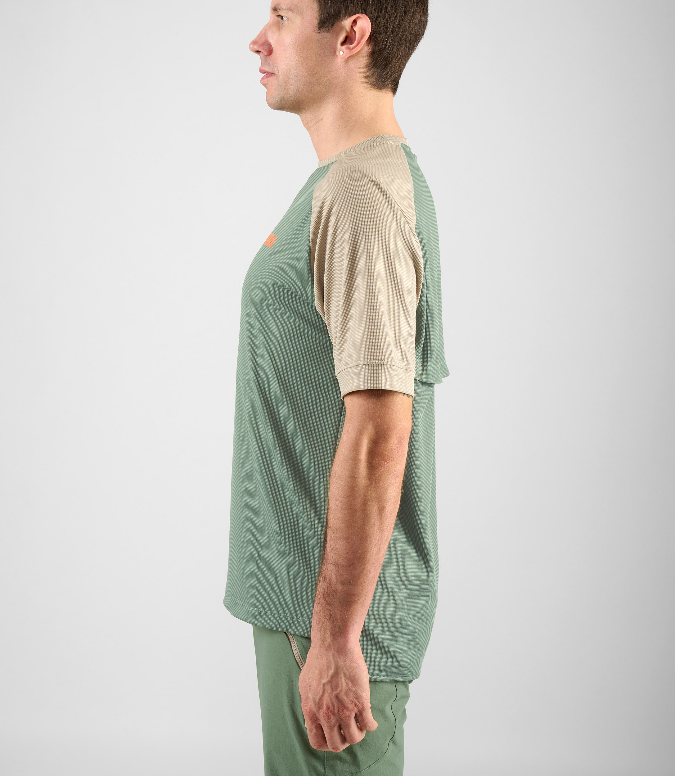 men-cycling-powerdry-tee-olive-green-yama-side-pedaled