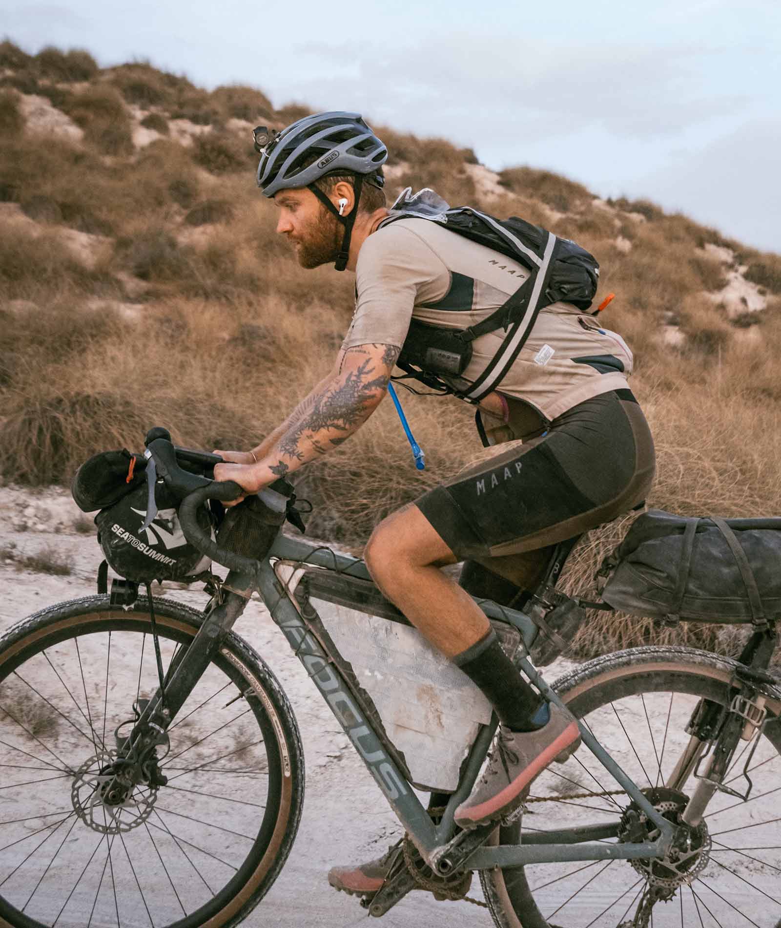 QUOC-Gran-Tourer-Lace-Pink-Lifestyle03