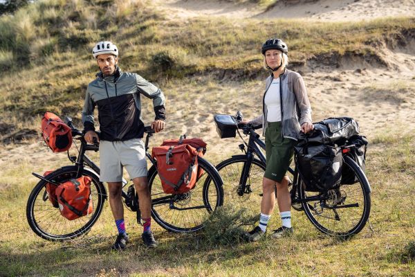 bike_touring_ams_06980_2