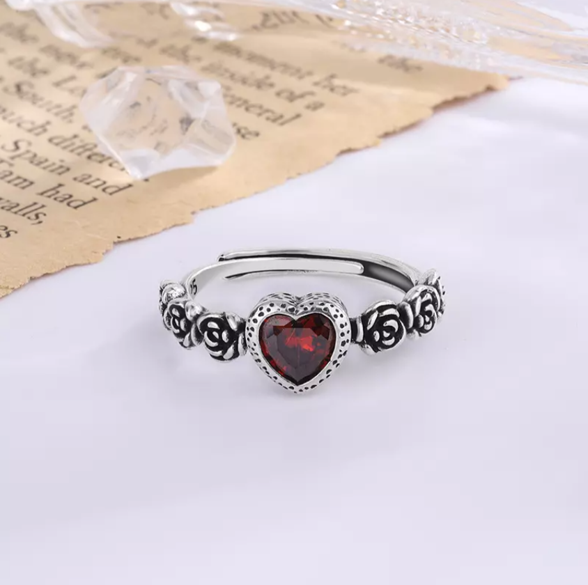 Bague ornement coeur rouge