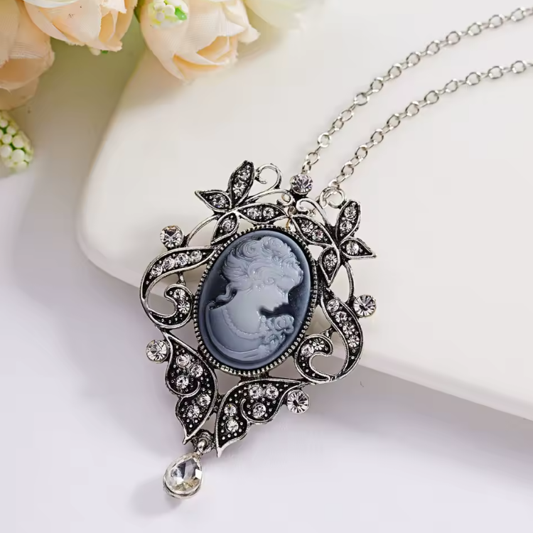 Collier avec pendentif Camée