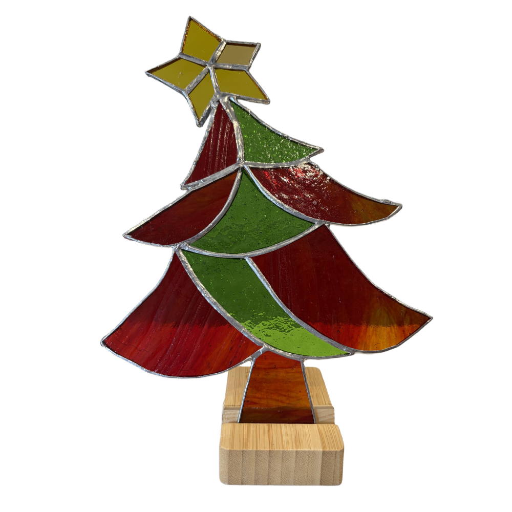 Vitrail sapin de Noël aux branches rouges et vertes, surmonté dune étoile jaune doré