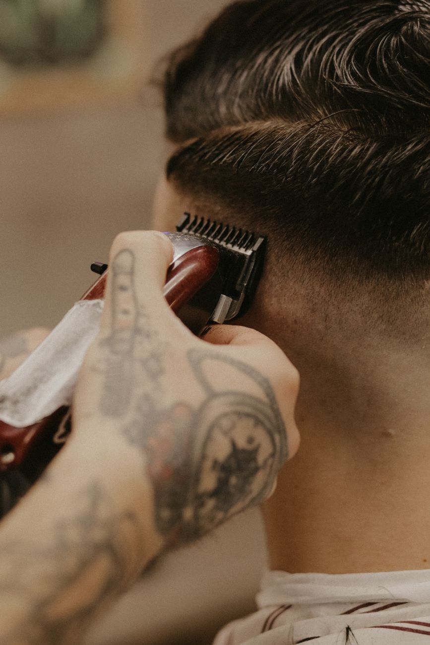 photos gratuites de apparence masculine art de tatouage barbier