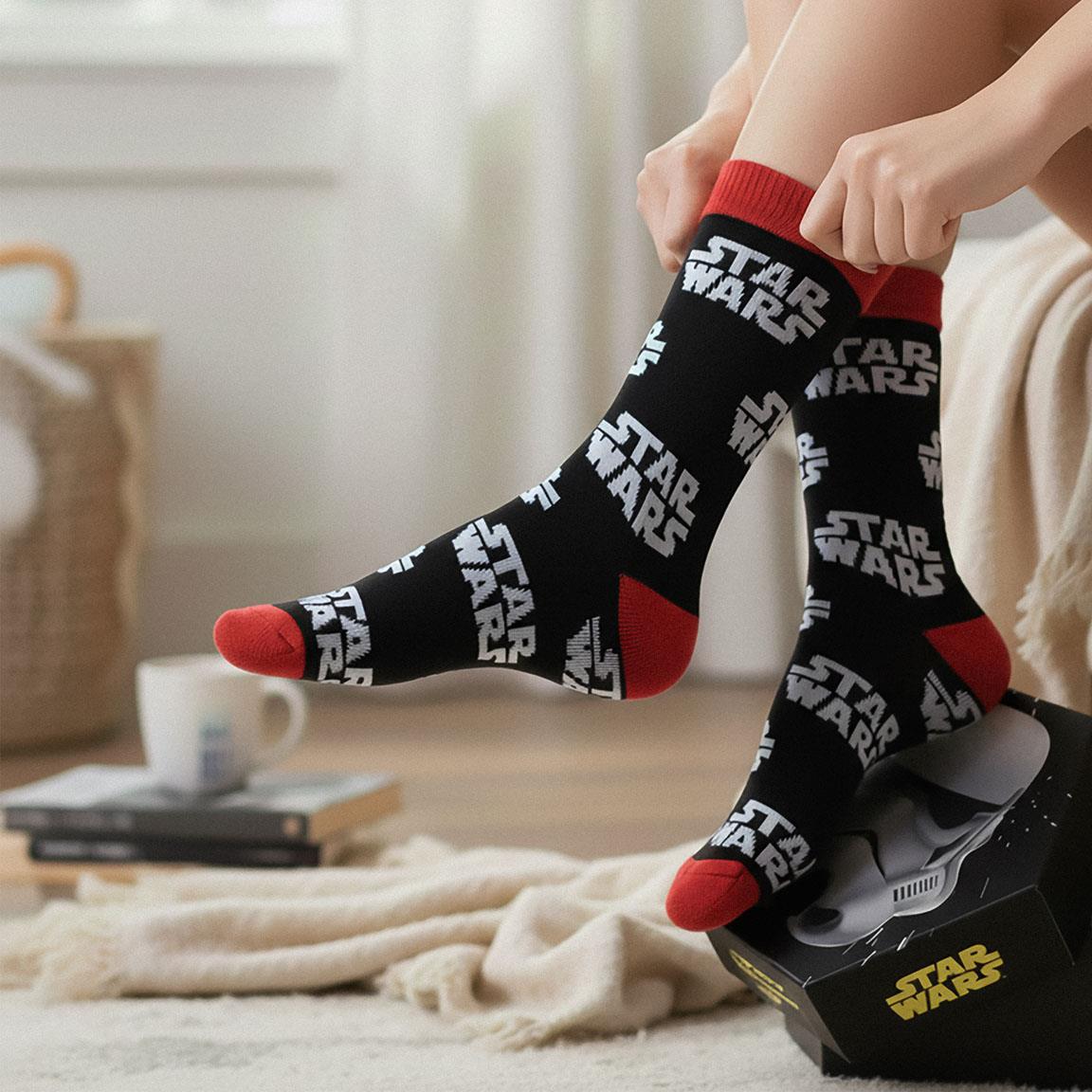 chaussettes-star-wars-noir-rouge-