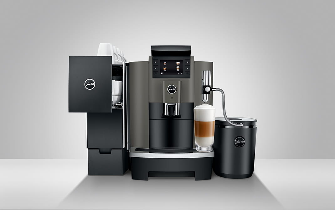 JURA W8 préparant des spécialités de café