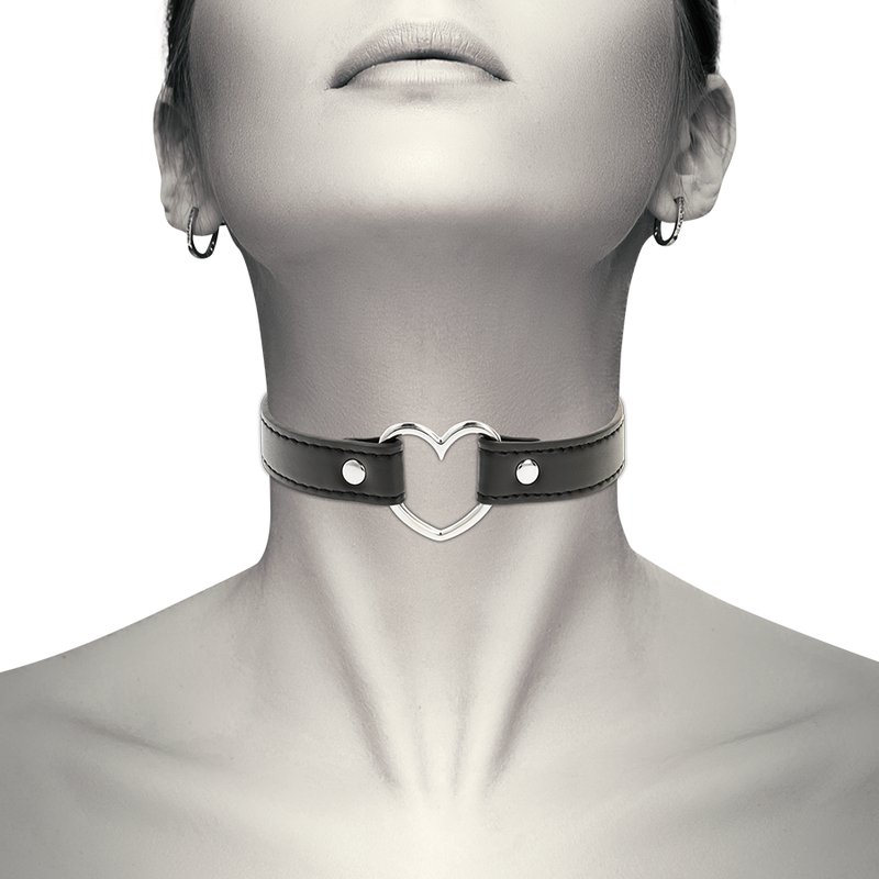 collier fétiche en cuir végan avec cœur Coquette Chic Desire 2