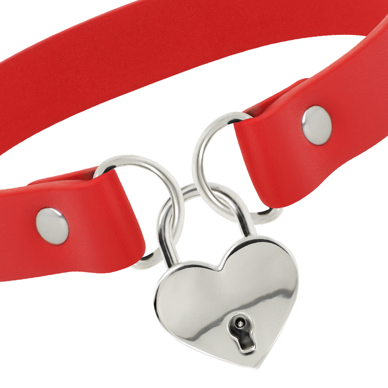 collier rouge en cuir végan avec accessoire cœur et clé 40 cm Coquette Chic Desire 4