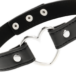 collier fétiche en cuir végan avec cœur Coquette Chic Desire 4