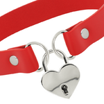 collier rouge en cuir végan avec accessoire cœur et clé 40 cm Coquette Chic Desire 4