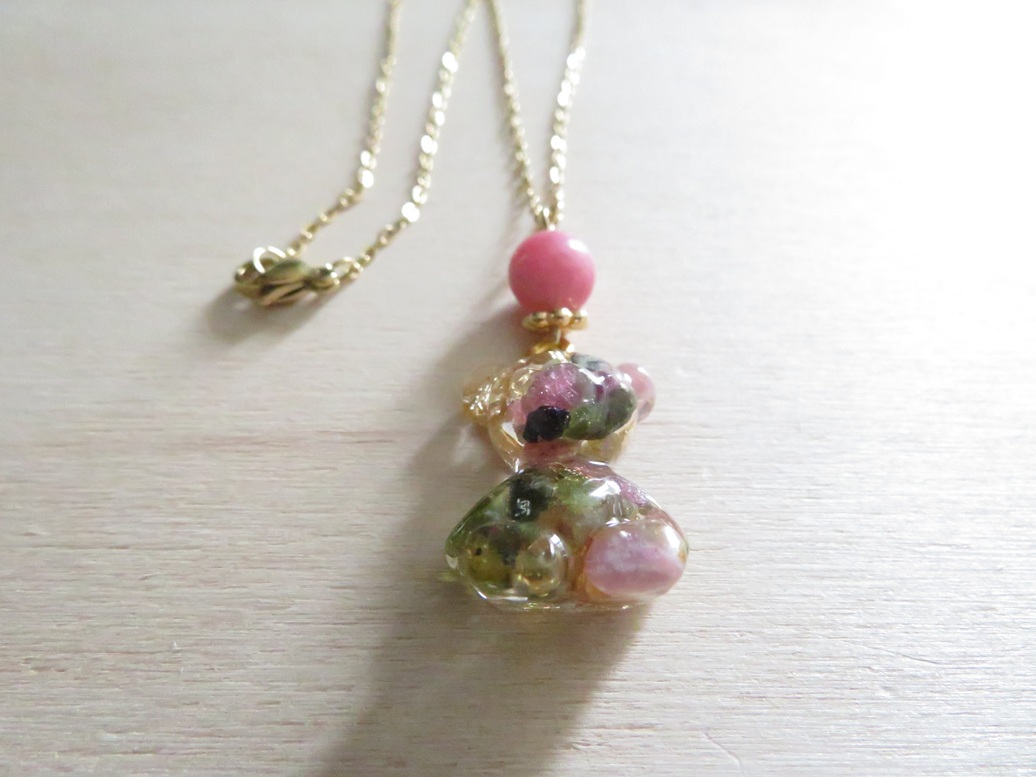 Colliers en pierres naturelles