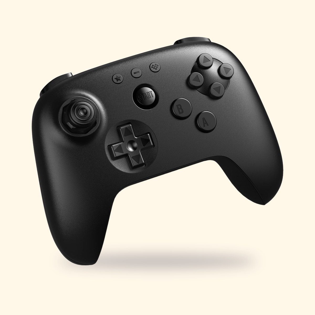 Manette N64 8BitDo 64 Bluetooth noire vue de face, sur fond crème