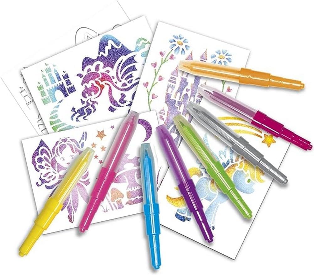 Huit Blopens de couleur posés sur des pochoirs et des dessins de fées et de licornes