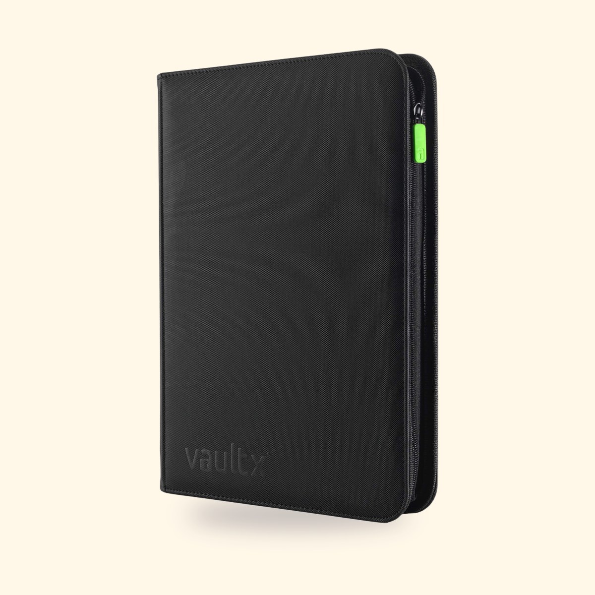 Classeur Vault X noir à 9 pochettes fermé par un zip, sur fond crème