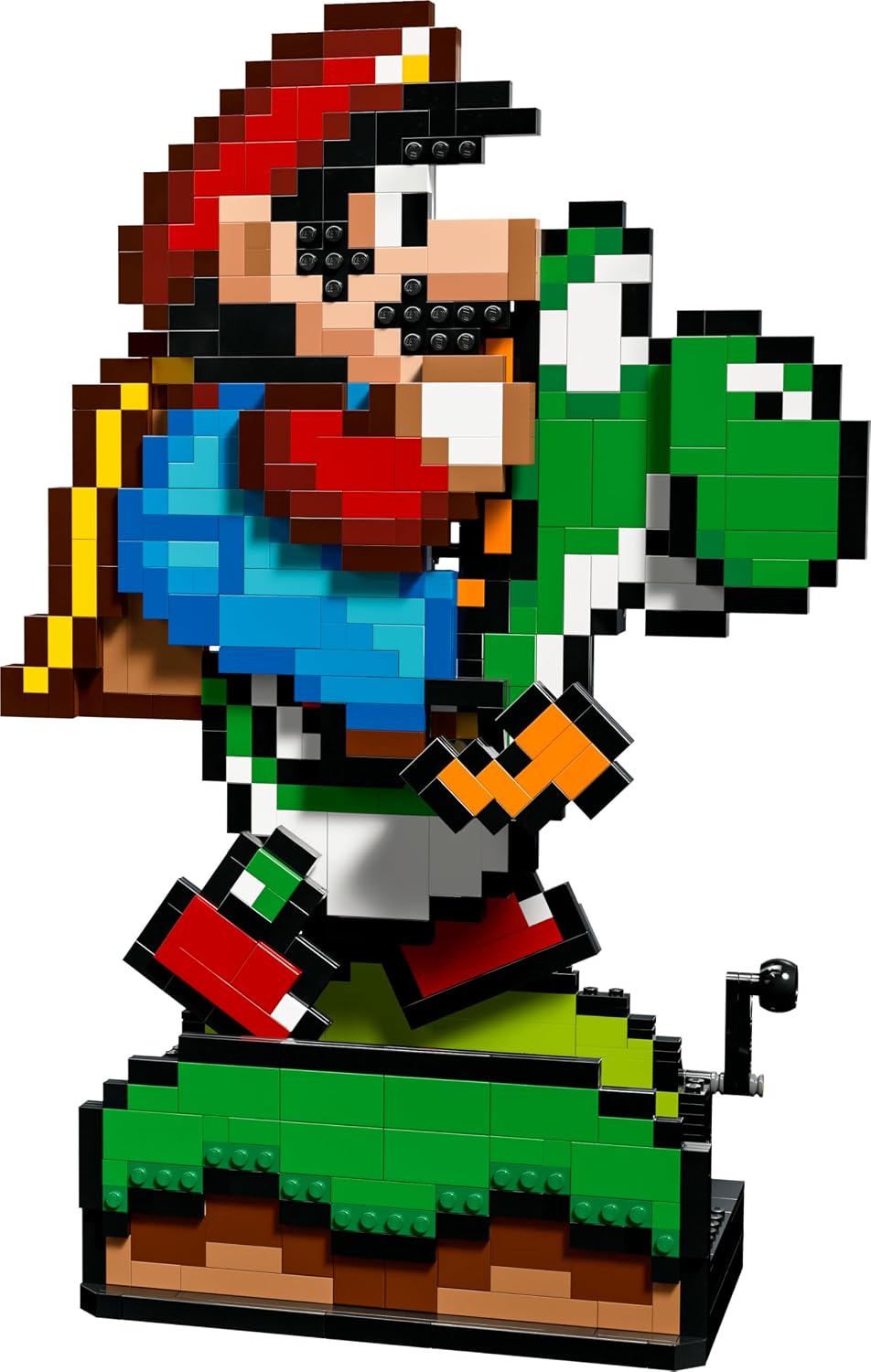 Mario à cape sur le dos de Yoshi, en briques pixélisées sur un socle dherbe, sur fond blanc