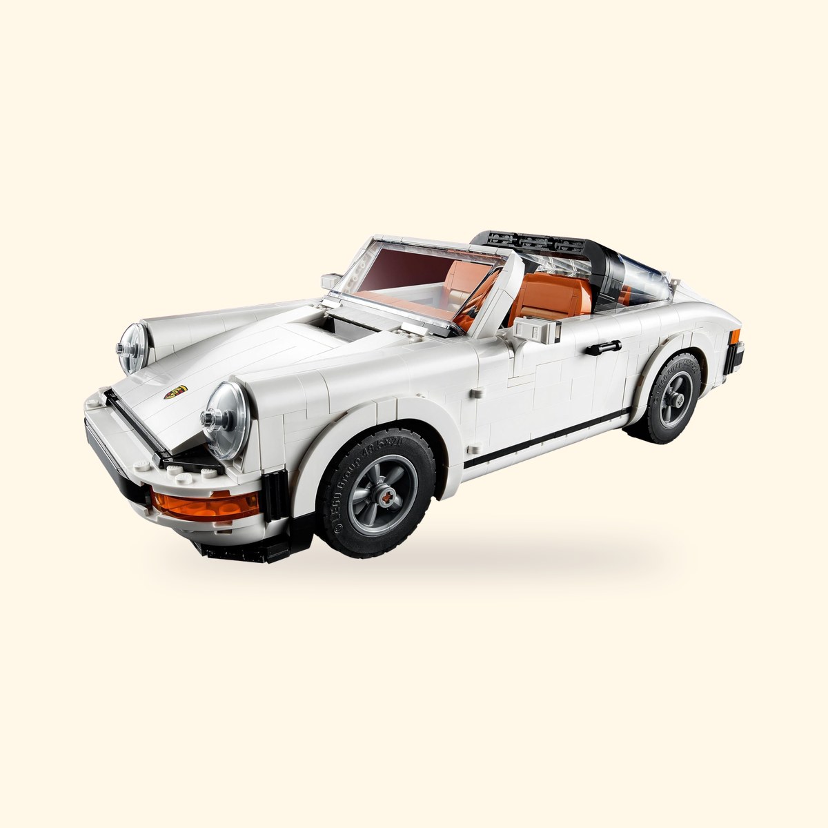 LEGO Icons Porsche 911 10295 blanche montée en Targa, toit retiré, sur fond crème