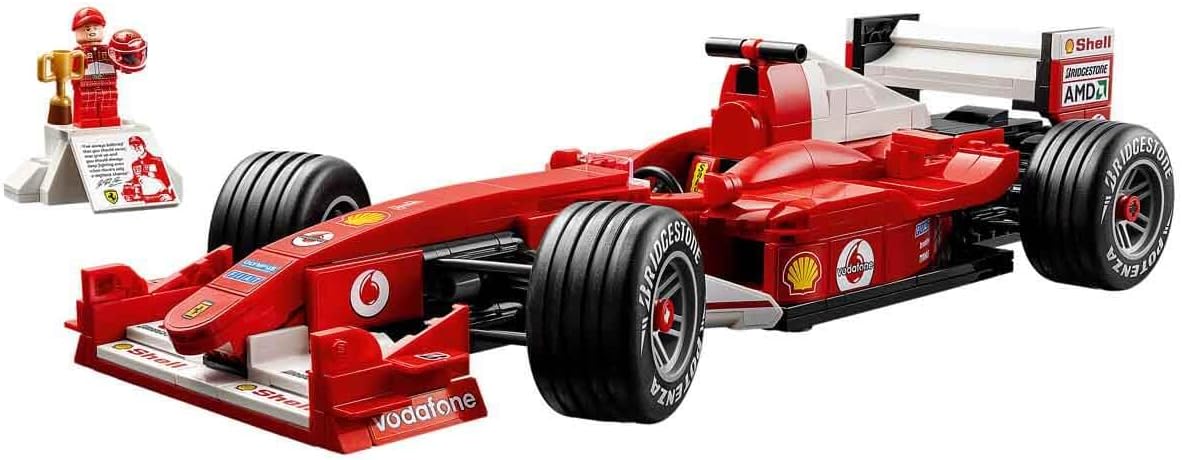 Ferrari F2004 LEGO et minifigurine de Michael Schumacher sur son podium, sur fond blanc