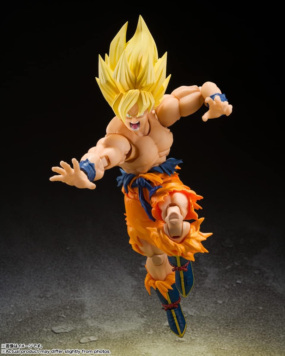 Goku bras écartés, en plein élan, sur fond sombre