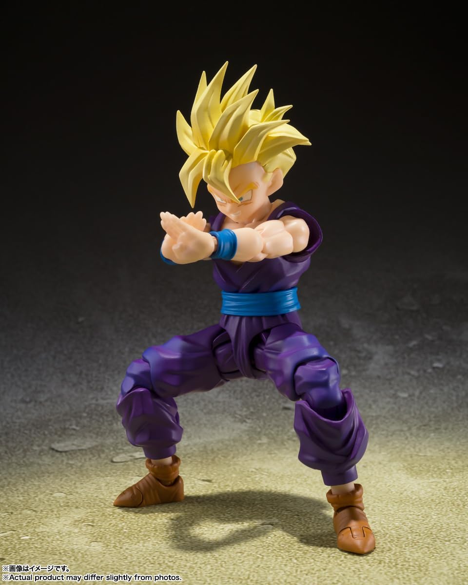 Gohan en garde, jambes fléchies, sur fond sombre