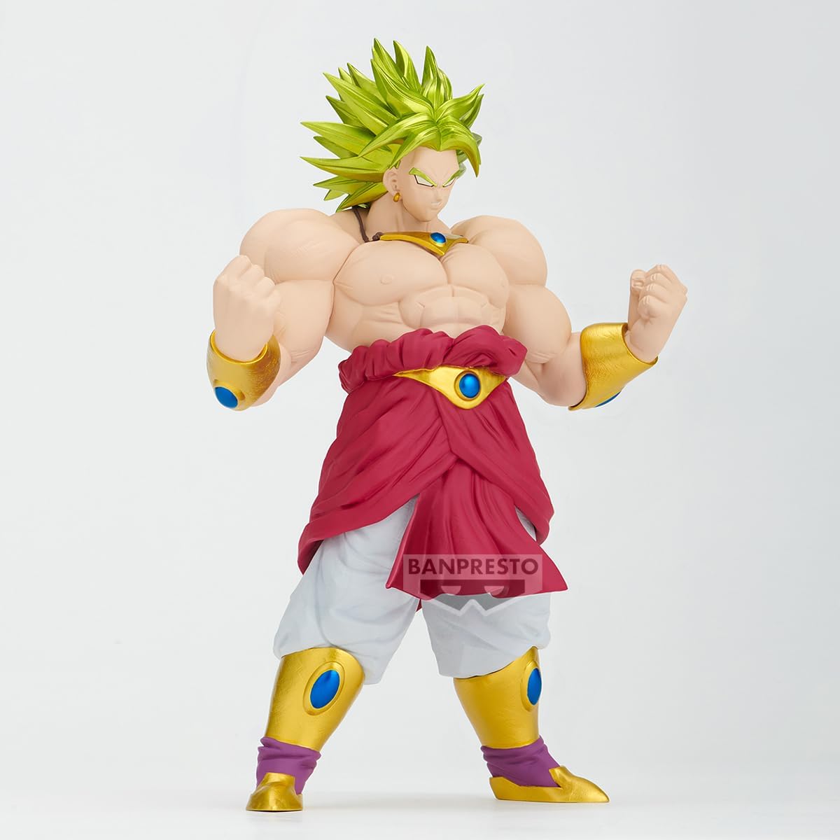 Broly vu de trois quarts, sur fond gris clair