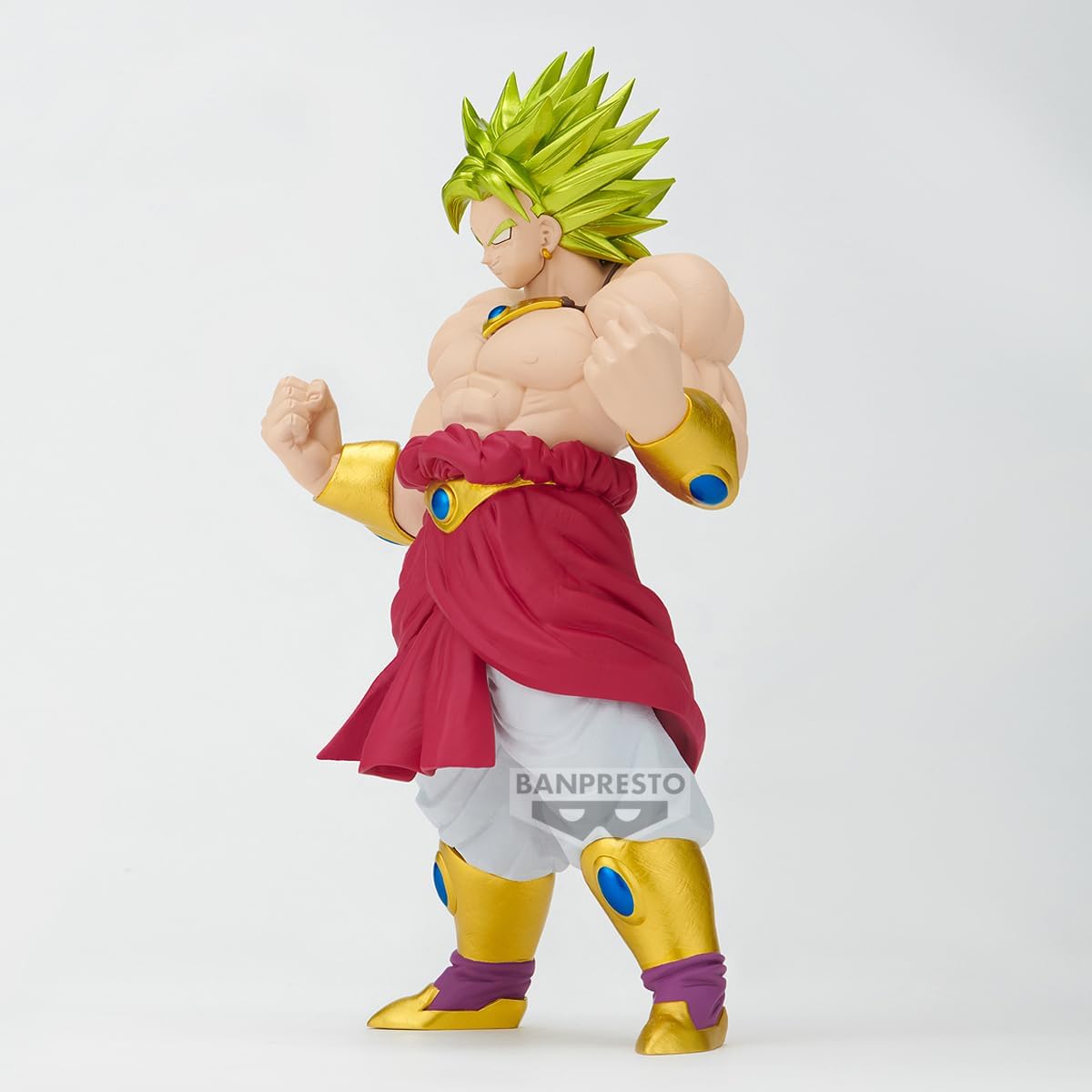 Broly de profil, sur fond gris clair